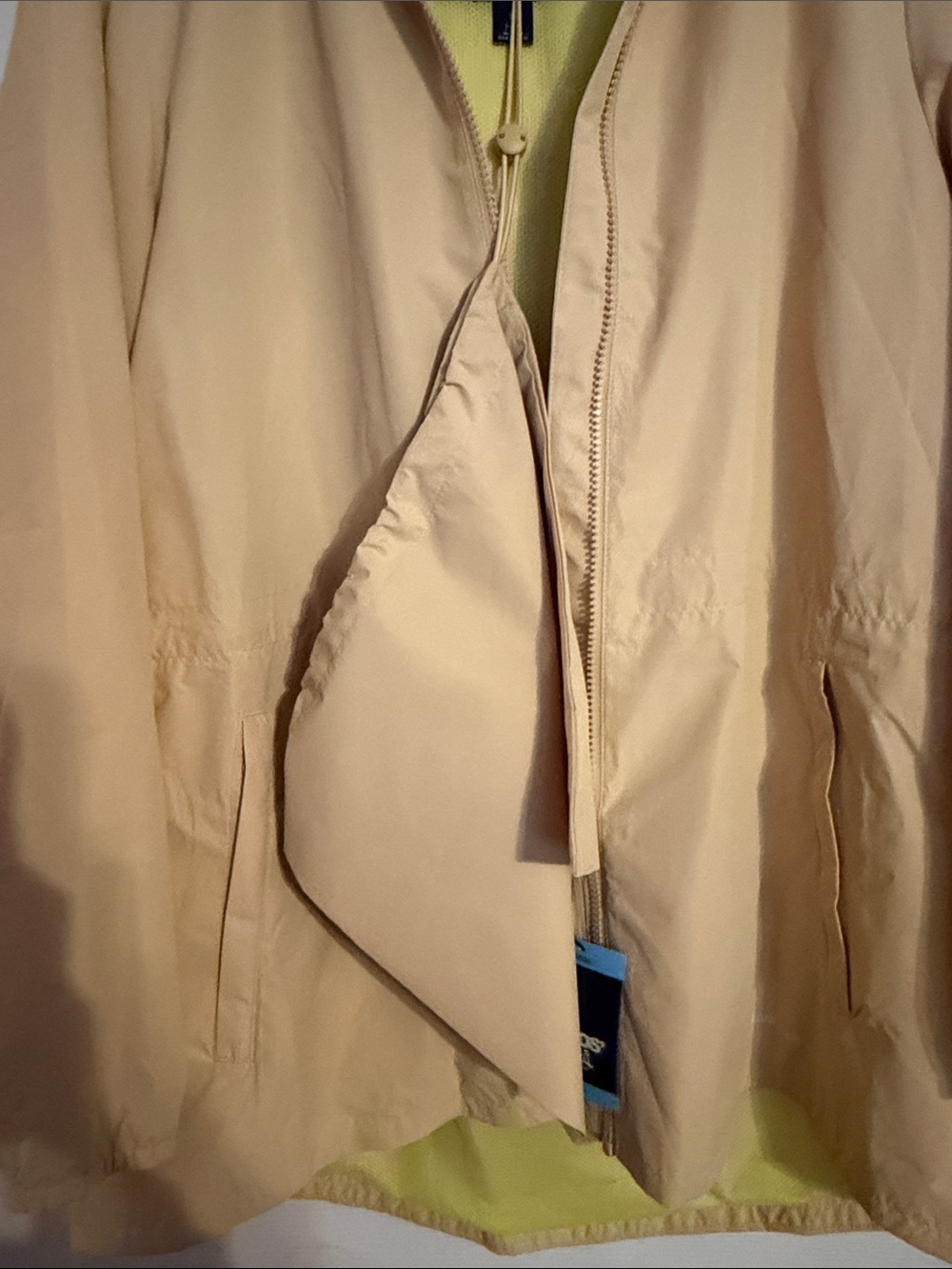 Lands' End ladies Lightweight Hooded Packable Rain Jacket - Beige - Picture 5 of 5